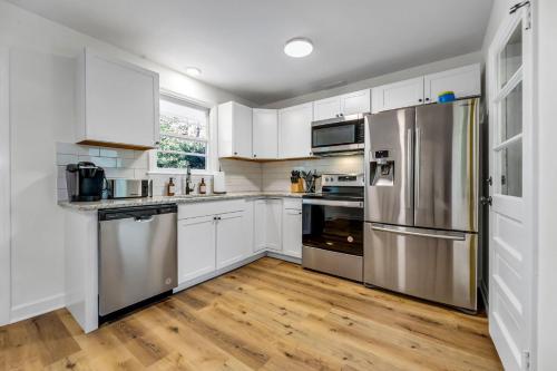 Fully Renovated In Buena Vista Near WFU & Downtown in Winston-Salem, USA