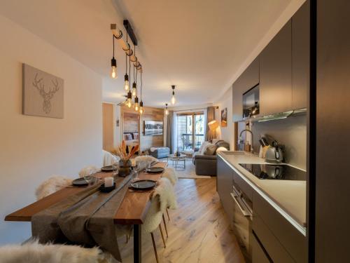 Appartement moderne proche des pistes avec parking et WIFI - FR-1-563-128 in Courchevel