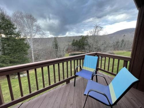 NEWLY REMODELED FOUR BEDROOM All SEASON CONDO W MOUNTAIN VIEWS