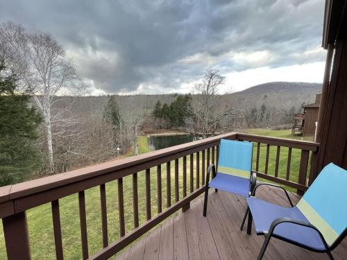 NEWLY REMODELED FOUR BEDROOM All SEASON CONDO W MOUNTAIN VIEWS