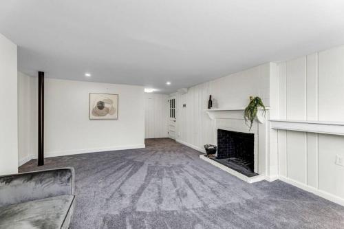 Fully Renovated 4 Bed Buena Vista House Near WFU in Winston-Salem, USA