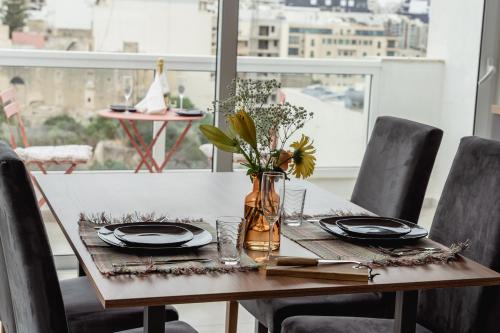 Stunning Apartments by Beyond Air, Sliema-Center! Near POOL!, Sliema