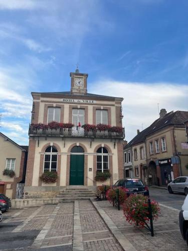 La Maison du Perche avec Jacuzzi in 穆蘭拉馬爾克