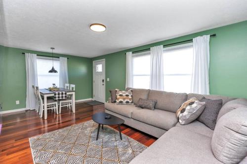 *NEW* Beautiful 3 floor Townhome with Sauna in Manchester, USA