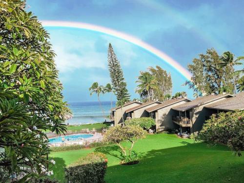 Coral Cove-Poolside Condo and Panoramic Ocean View