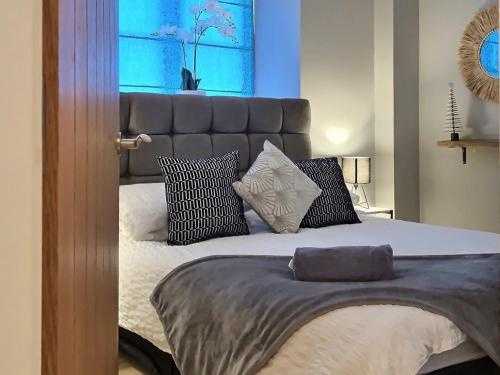 Cotswold Chapel, sleeps up to 5 in kingsize beds in Chipping Norton