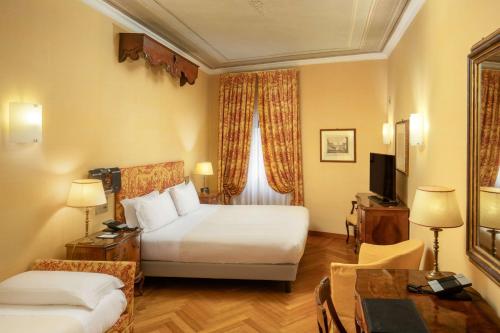 Hotel Canada - image 2