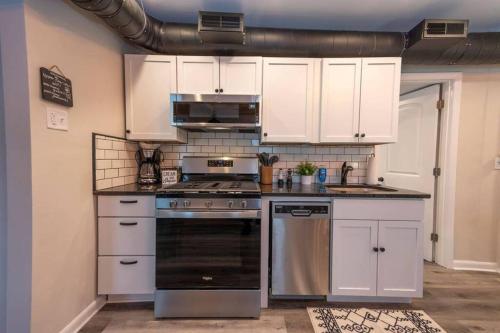 Large-group Retreat w/Loft Space Near Beach detail