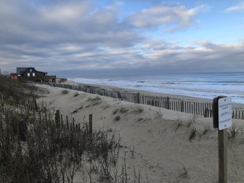 B&B Kitty Hawk - Queen Anne's Revenge at the Beach cottage - Bed and Breakfast Kitty Hawk