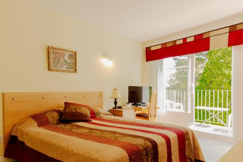 Deluxe Double Room with Balcony and Sea View