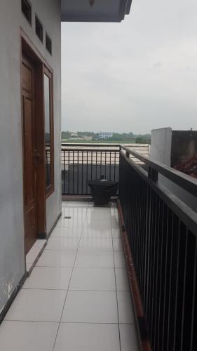 Apkārtne, Selaras Kost Syariah in Jombang