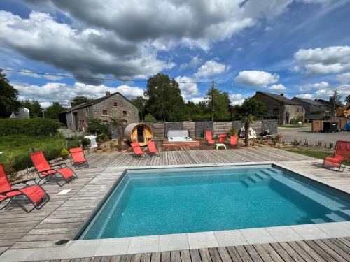 Spacious Holiday Home La Roche en Ardenne with Pool