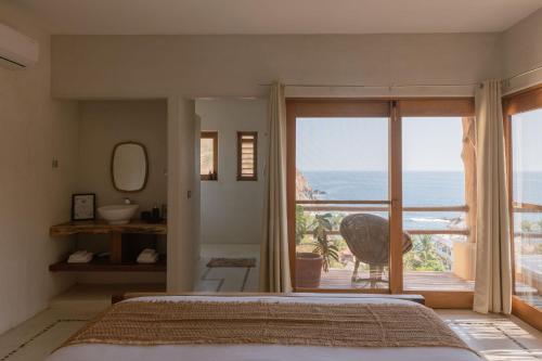 Casa Roni - 5 Bedroom Luxury Villa with Ocean View