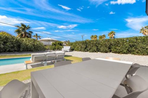 El Retiro - Luxurious Getaway with Amazing Views in Palm Springs, USA