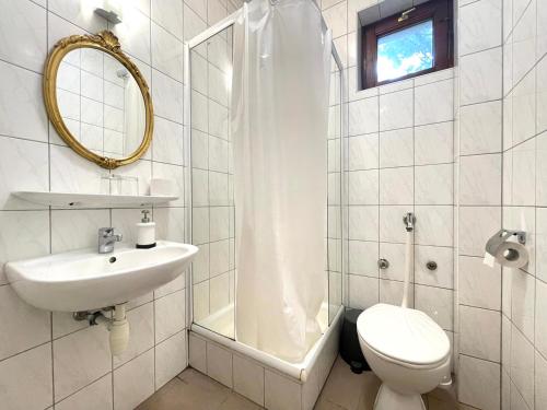 Bathroom, Luxi Romantik Apartments in 14. Zugló