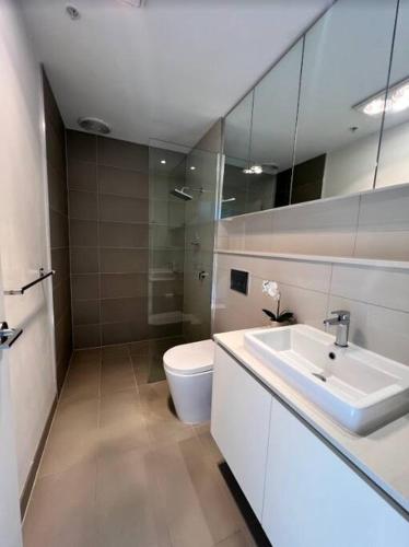 Bathroom, 1 Bed apartment in Essendon in Essendon