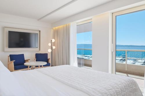 Elegant Room with King bed and Sea View