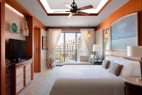 Superior Room, Guest room, 1 King, Sofa bed, Balcony