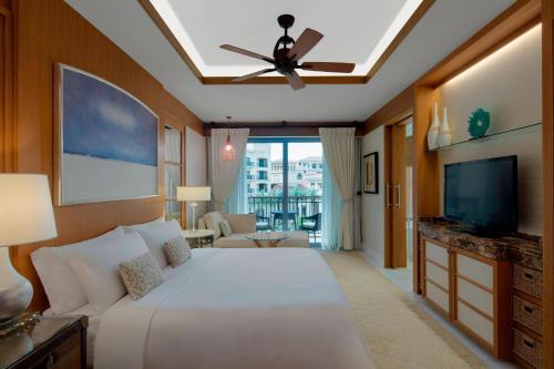 Superior Room, Guest room, 1 King, Sofa bed, Balcony