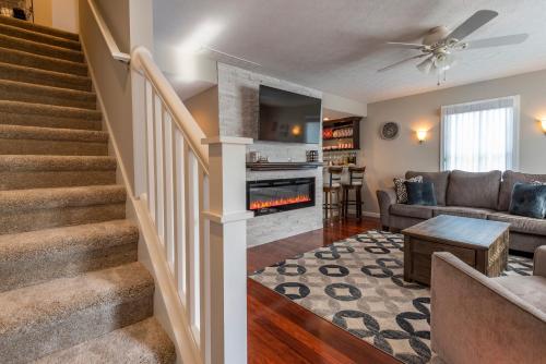 Hoosier Happiness Townhouse - 2 King Size Bedroom Suites in Bloomington, USA
