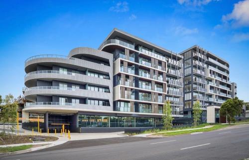 Bright Bundoora Apartment + Spectacular City Views