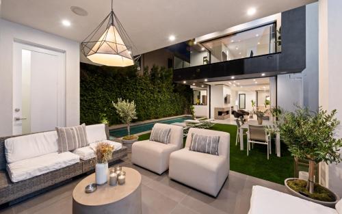 MODERN VILLA IN WEST HOLLYWOOD