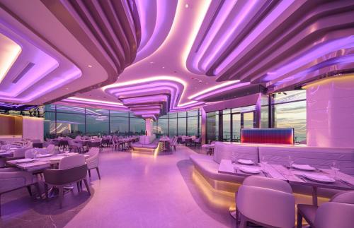 Restaurant, Grande Centre Point Space Pattaya in North Pattaya