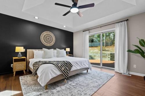 Southern Pines Getaway with Pool & Movie Theater! in Southern Pines (Észak-Karolina)
