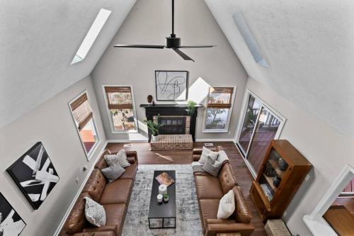 Southern Pines Getaway with Pool & Movie Theater! in Southern Pines (Észak-Karolina)