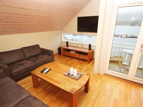 Five-Bedroom Holiday home in Jelsa 2 - image 12