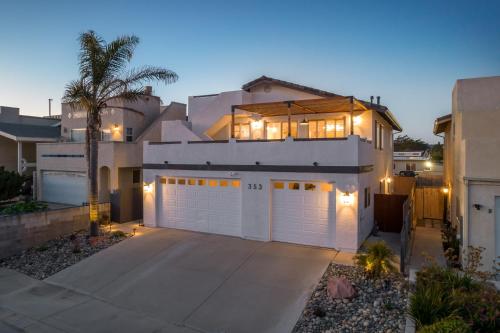 Steps To #PismoBeach with Poker, Foosball, FREE EV Charger, and Bikes in Oceano (CA)