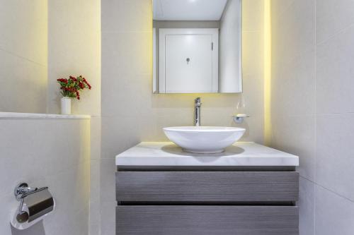 The S Holiday Homes Canal view Studio and One Bedroom Apartments Damac Maison Prive - image 13
