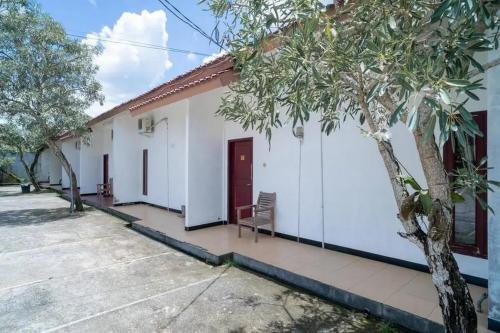 RedDoorz Syariah Near Syamsudin Noor Airport 4