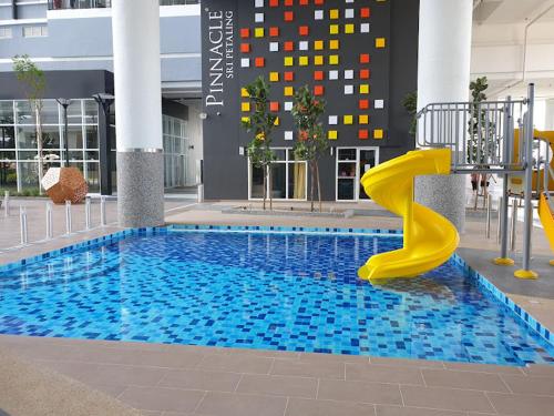 Pinnacle Sri Petaling nearby Stadium Bukit Jaili Cozy 8ppl Maxine suite, Kuala Lumpur