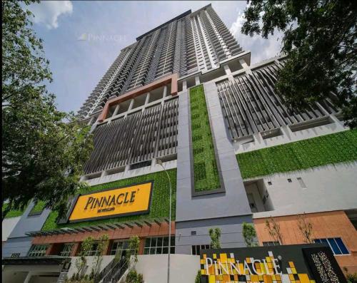 Pinnacle Sri Petaling nearby Stadium Bukit Jaili Cozy 8ppl Maxine suite near Sri Petaling LRT Station