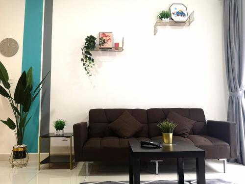 Pinnacle Sri Petaling nearby Stadium Bukit Jaili Cozy 8ppl Maxine suite near Sri Petaling LRT Station