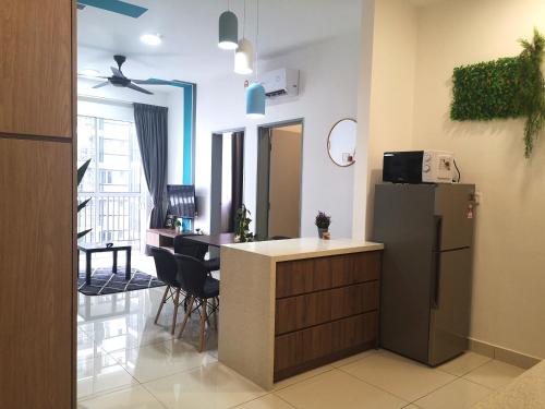 Pinnacle Sri Petaling nearby Stadium Bukit Jaili Cozy 8ppl Maxine suite near Sri Petaling LRT Station