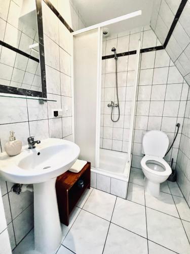 Single Room image 2