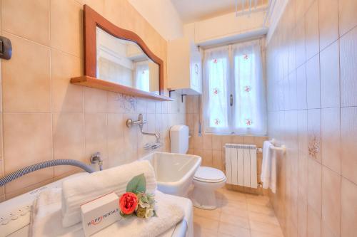 Bathroom, Cedar House Villa Few Minutes From Lake - Happy Rentals in Angera