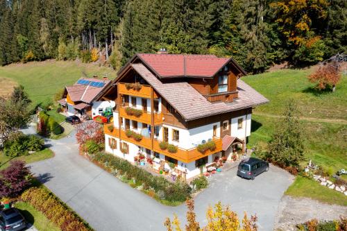 2 bedrooms, 5 beds