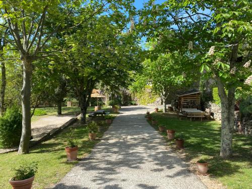 GITE LES GRANDES VIGNES, SUD Ardèche, indépendant et privatisé, piscine chauffée, climatisation, SPA, 11 chambres, 8 salles de bains