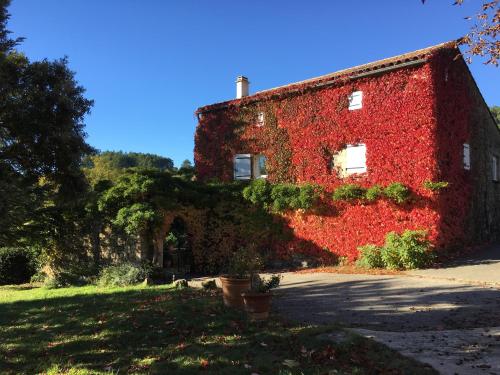 GITE LES GRANDES VIGNES, SUD Ardèche, indépendant et privatisé, piscine chauffée, climatisation, SPA, 11 chambres, 8 salles de bains