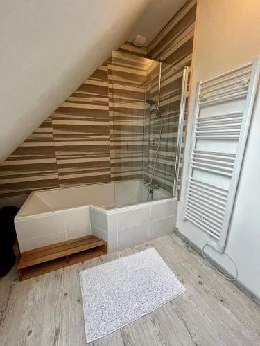 浴室, Maison 3 ch vue sur mer confortable lumineuse belle terrasse grand jardin 10 mn a pied de la plage - in 濱海維耶維爾