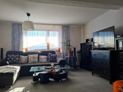 Ruhige Ferienwohnung mit Balkon und Terrasse nahe Kassel in Helsa