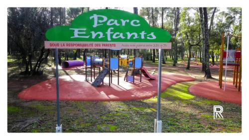 Programlehetőségek, superbe mobil home, climatisé, ss vis a vis, au calme, dans super domaine (superbe mobil home, climatise, ss vis a vis, au calme, dans super domaine) in Le Bonfin