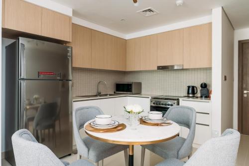 New! Luxurious stay Dubai Creek Balcony & View - image 6