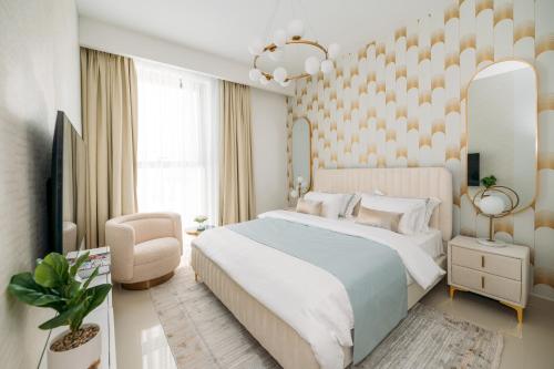 New! Luxurious stay Dubai Creek Balcony & View - image 13