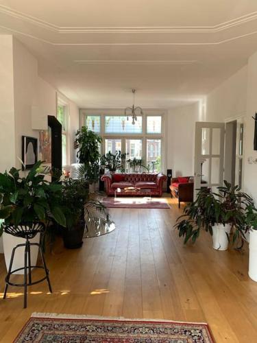  Stylish 3-bdrm apt. w/ terraces next to the beach in Den Haag