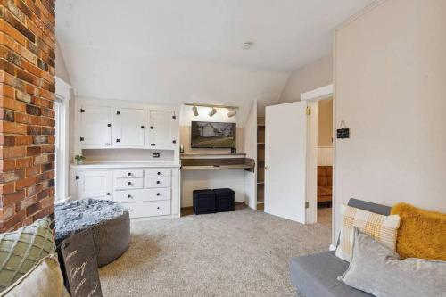 Historic + Pet-Friendly Gem in Bay City, USA