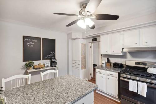 Historic + Pet-Friendly Gem in เบย์ซิตี้ (MI)